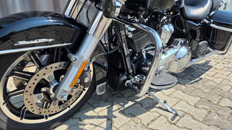 Harley-Davidson 107 Road King (2017) - FLHR (17)