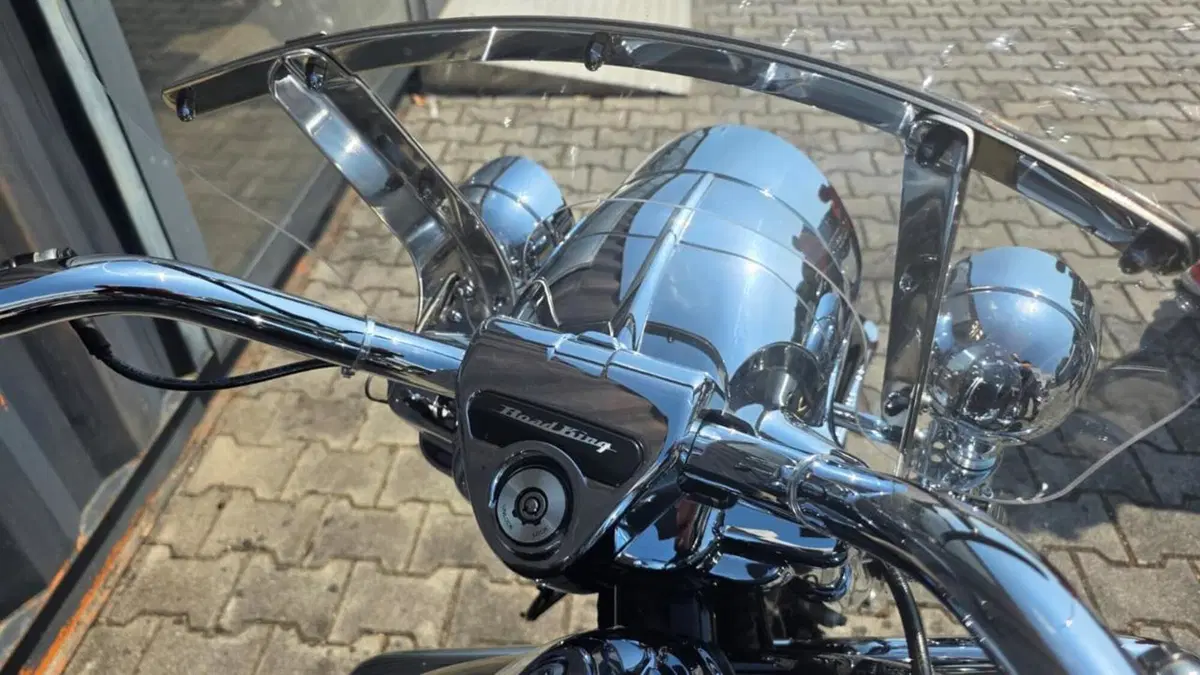 Harley-Davidson 107 Road King (2017) - FLHR (4)