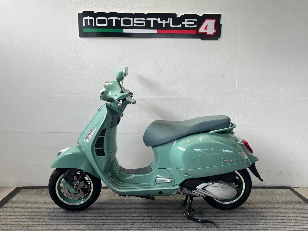 Vespa GTS 310 80th (2026) (2)