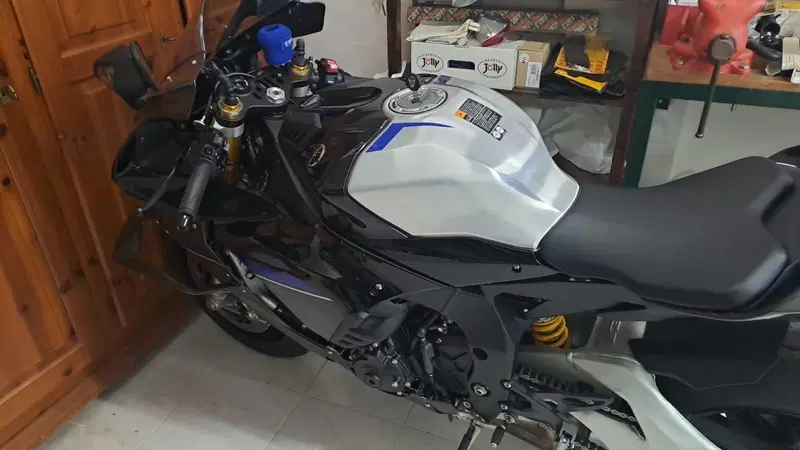 Yamaha YZF R1M (2020 - 25) (2)