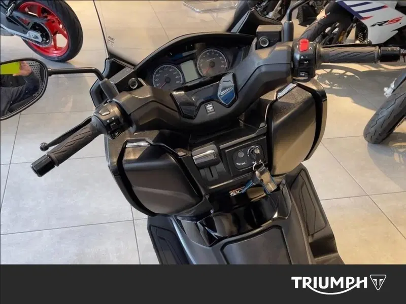 Suzuki Burgman 400 (2022 - 24) (2)