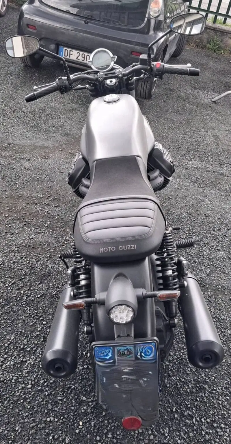 Moto Guzzi V7 Stone (2025 - 26) (4)
