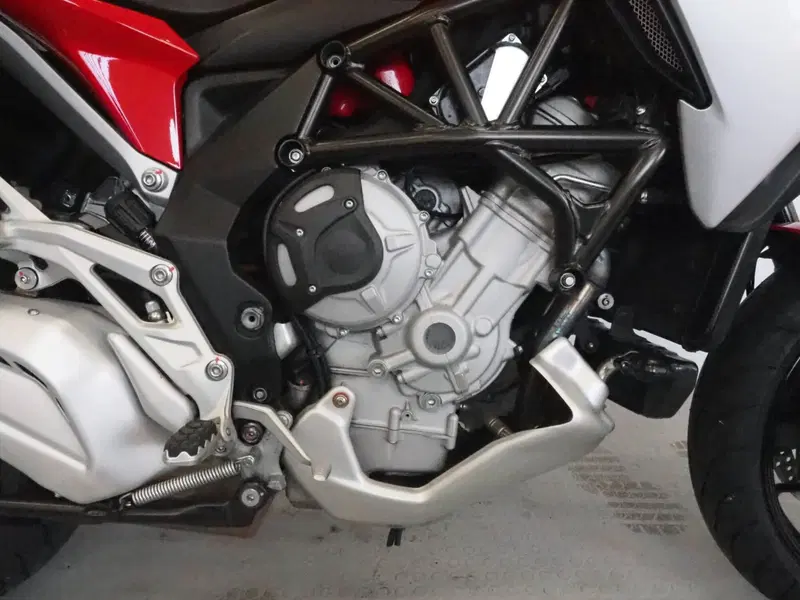 MV Agusta Turismo Veloce 800 Lusso (2014 - 16) (2)