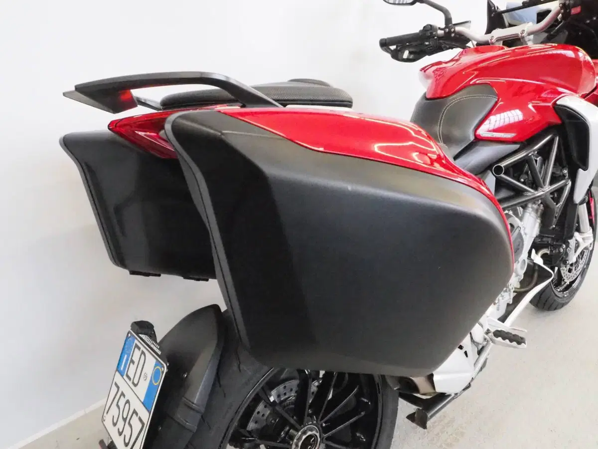 MV Agusta Turismo Veloce 800 Lusso (2014 - 16) (3)