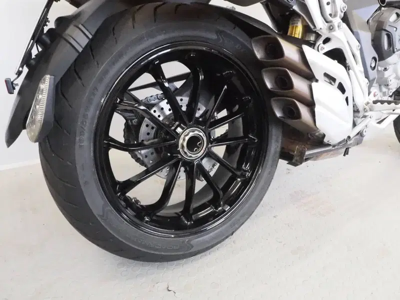 MV Agusta Turismo Veloce 800 Lusso (2014 - 16) (4)