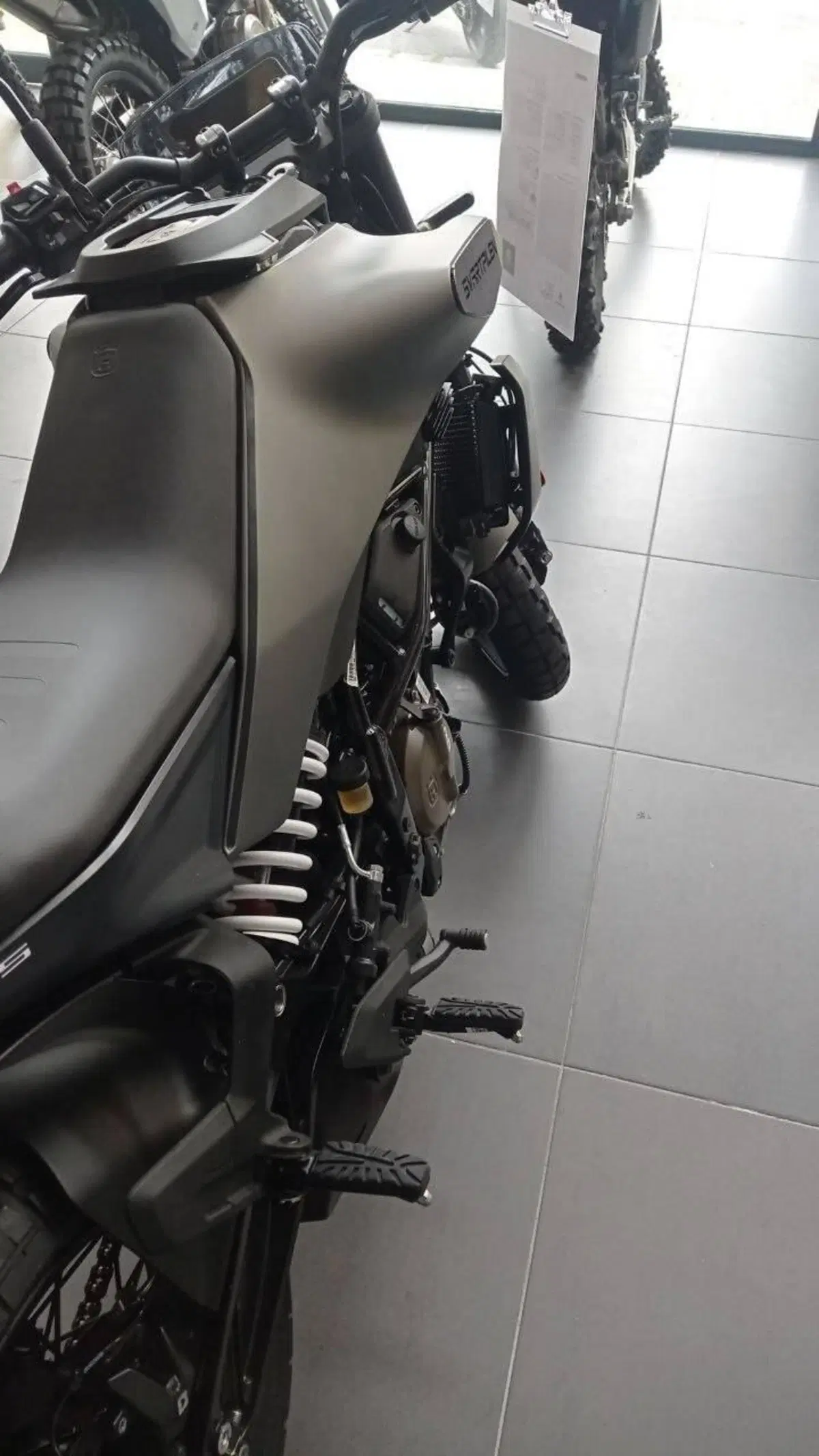 Husqvarna Svartpilen 401 (2024 - 26) (2)