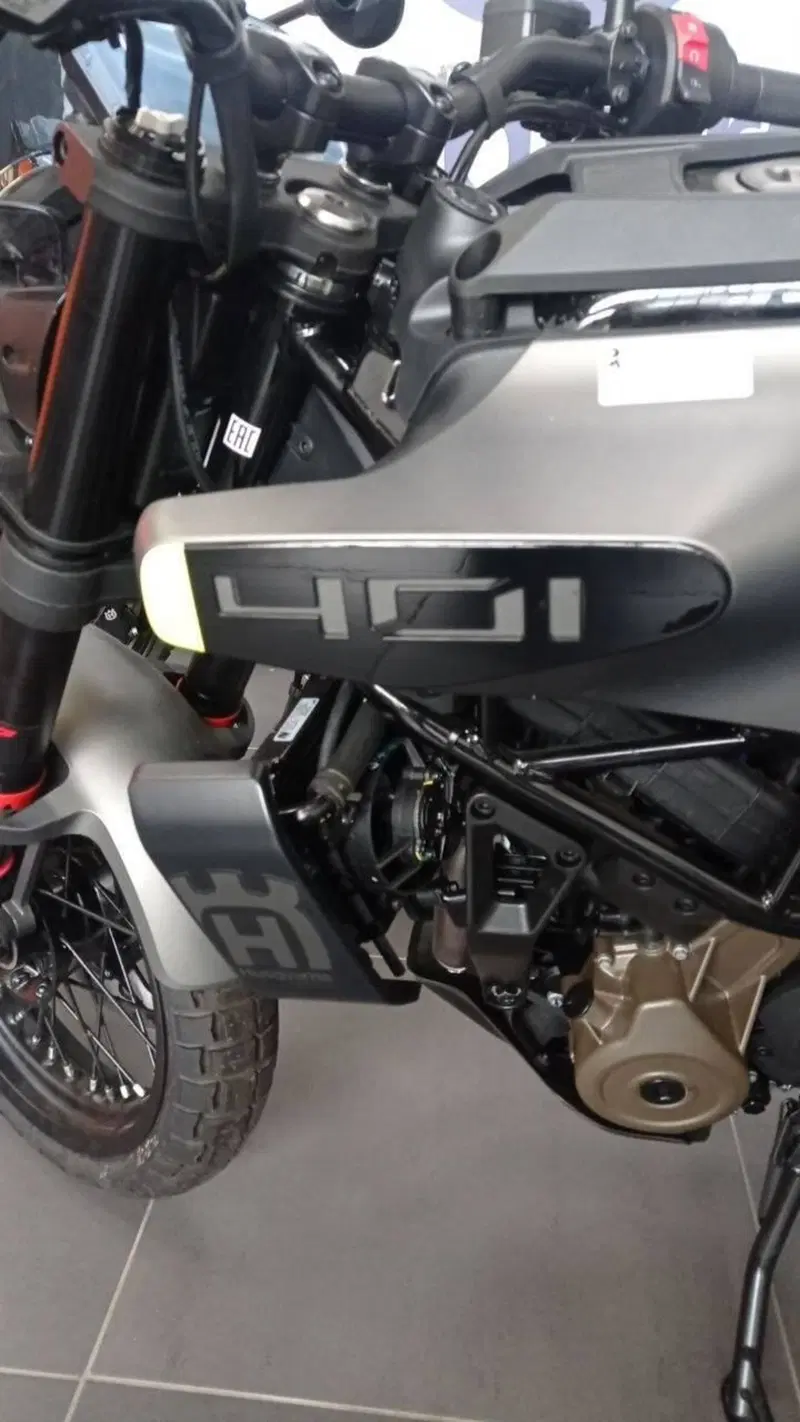 Husqvarna Svartpilen 401 (2024 - 26) (3)