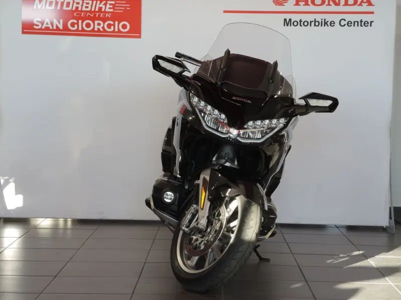 Honda GL 1800 Gold Wing Tour DCT (2021) (2)