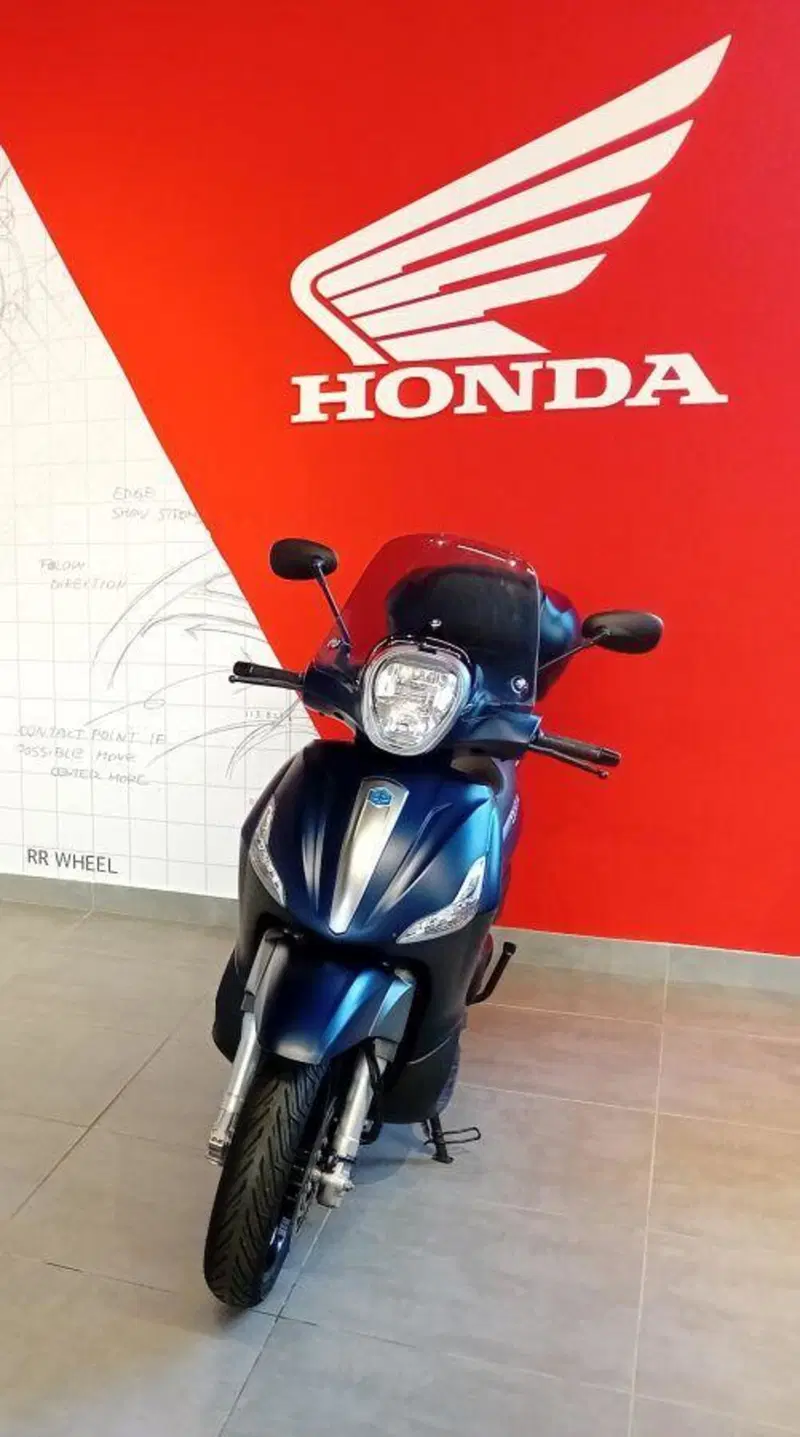 Piaggio Beverly 350 ABS (2016 - 20) (3)