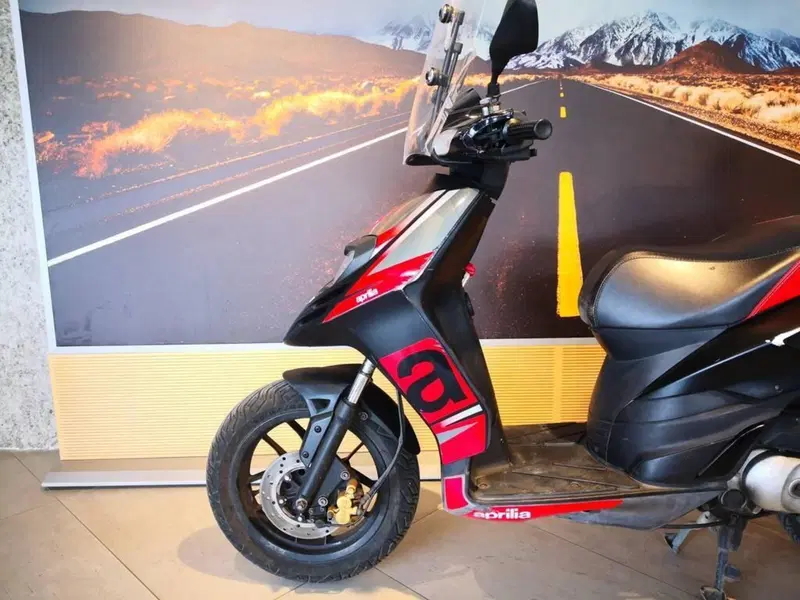 Aprilia SR 50 Motard 2T (2018 - 20) (10)