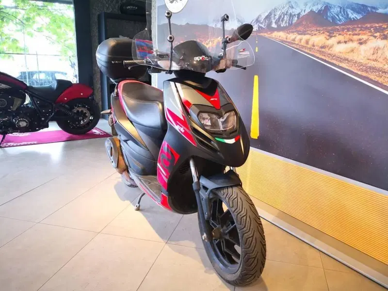 Aprilia SR 50 Motard 2T (2018 - 20) (3)