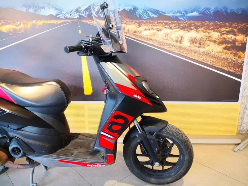 Aprilia SR 50 Motard 2T (2018 - 20) (4)