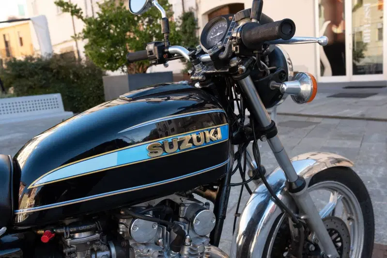 Suzuki GS 550 E (2)