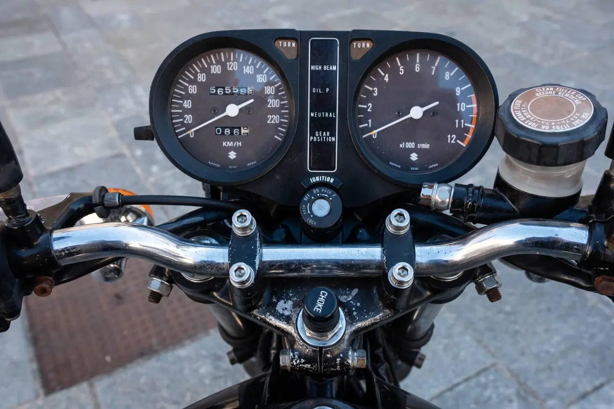 Suzuki GS 550 E (5)