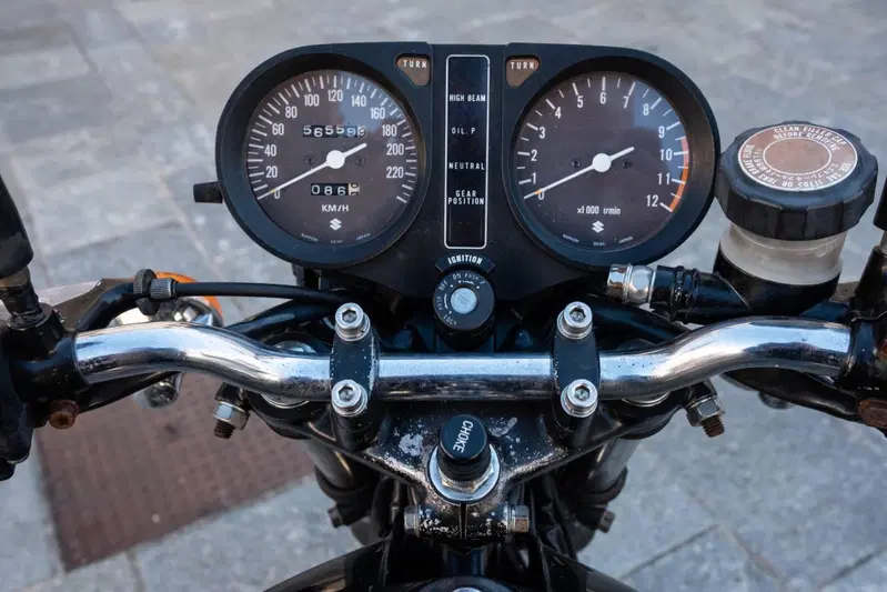 Suzuki GS 550 E (5)