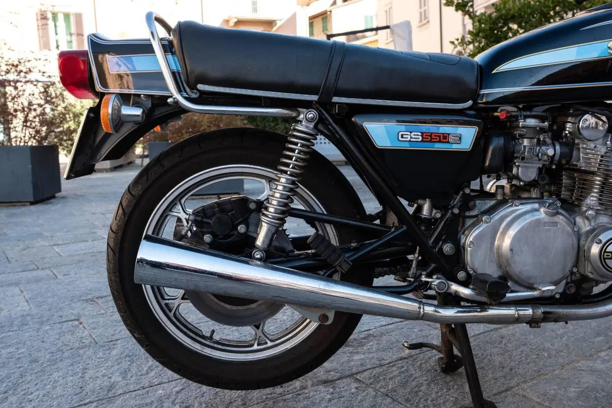 Suzuki GS 550 E (6)