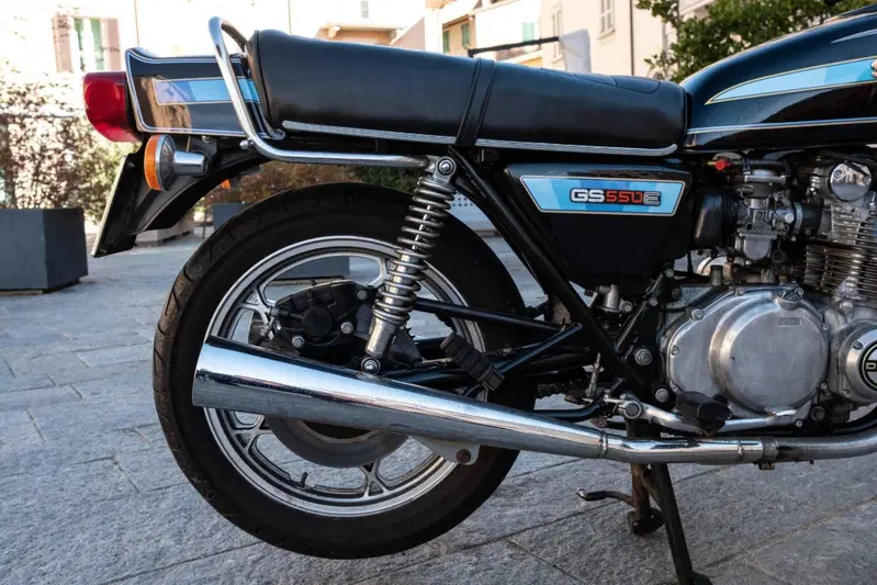 Suzuki GS 550 E (6)