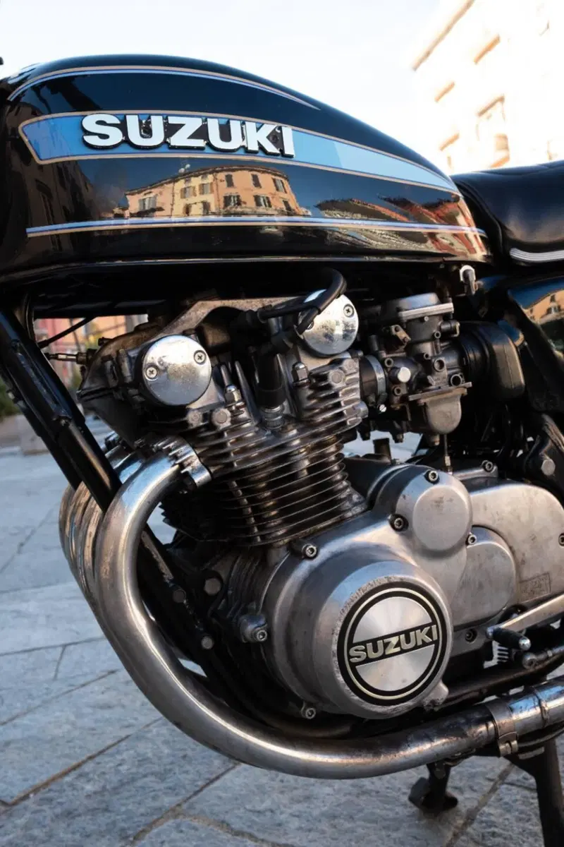 Suzuki GS 550 E (7)