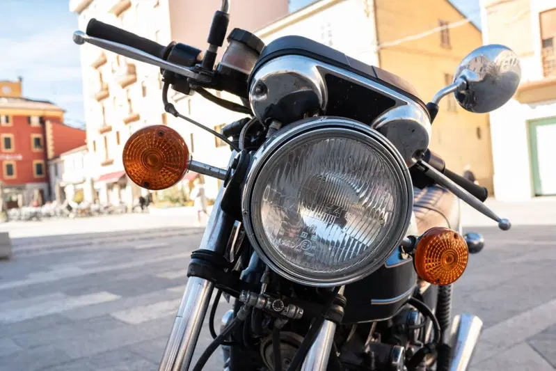 Suzuki GS 550 E (8)