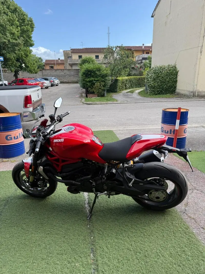 Ducati Monster 1200 R (2016 - 19) (4)