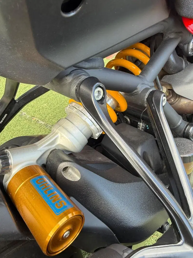 Ducati Monster 1200 R (2016 - 19) (10)
