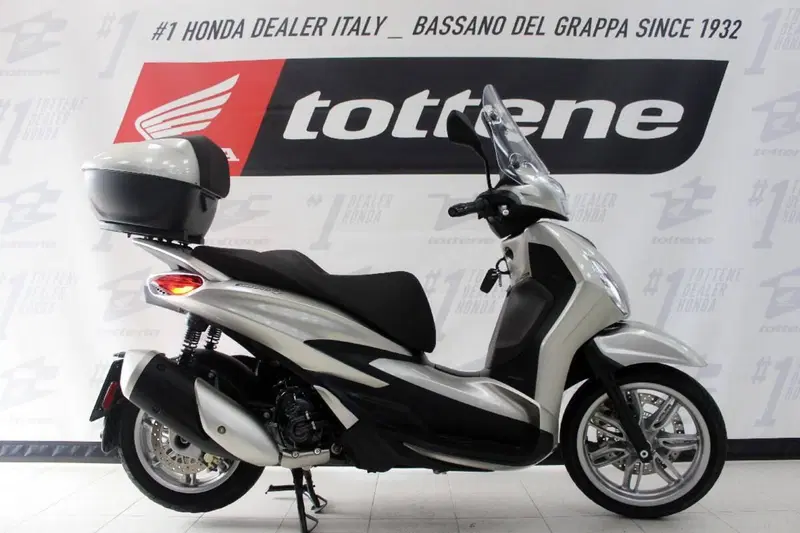 Piaggio Beverly 300 Hpe (2021)