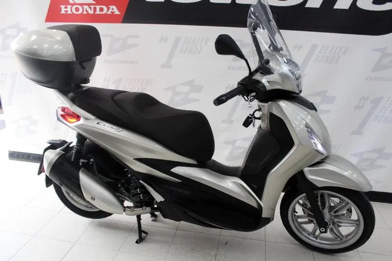 Piaggio Beverly 300 Hpe (2021) (3)