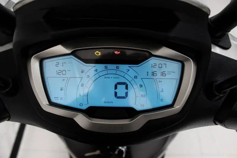 Piaggio Beverly 300 Hpe (2021) (6)