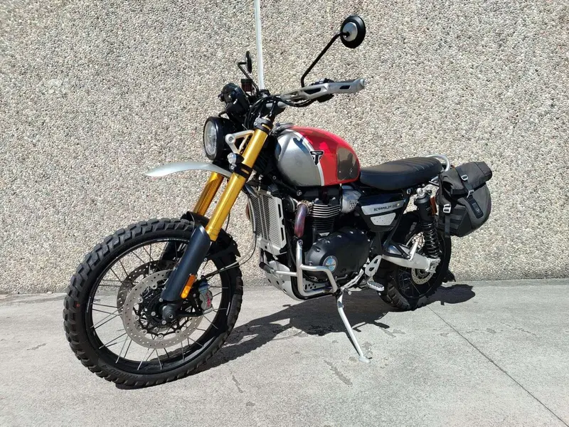 Triumph Scrambler 1200 XE Gold Line Edition (2021 - 22) (4)