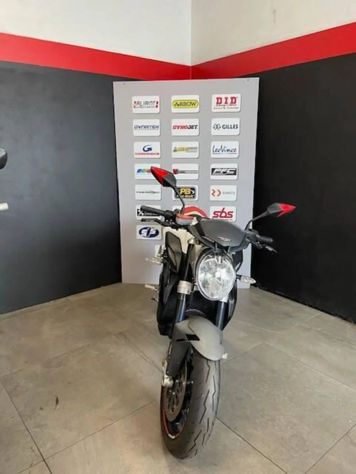 MV Agusta Brutale 800 (2012 - 15) (3)