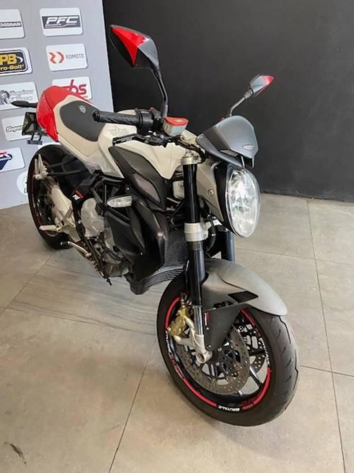 MV Agusta Brutale 800 (2012 - 15) (6)