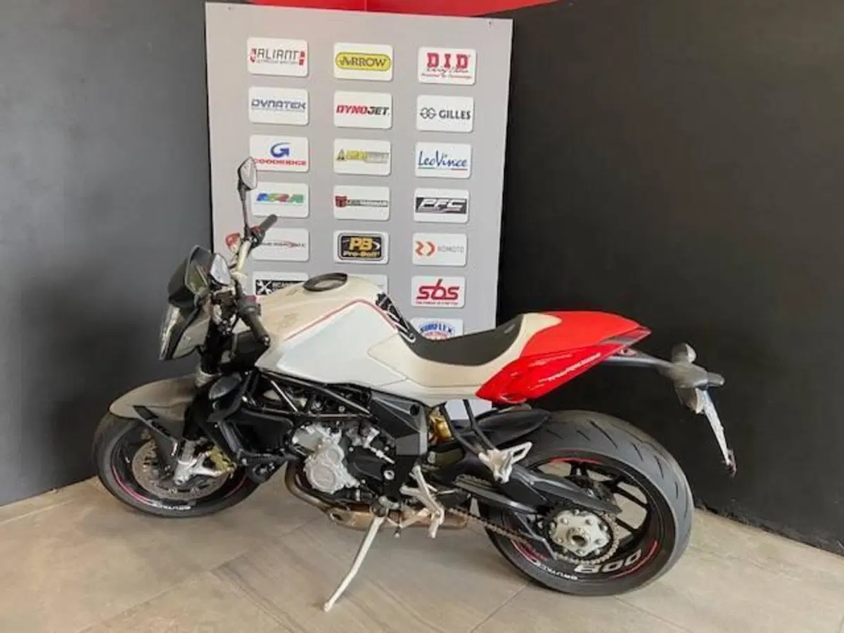 MV Agusta Brutale 800 (2012 - 15) (7)