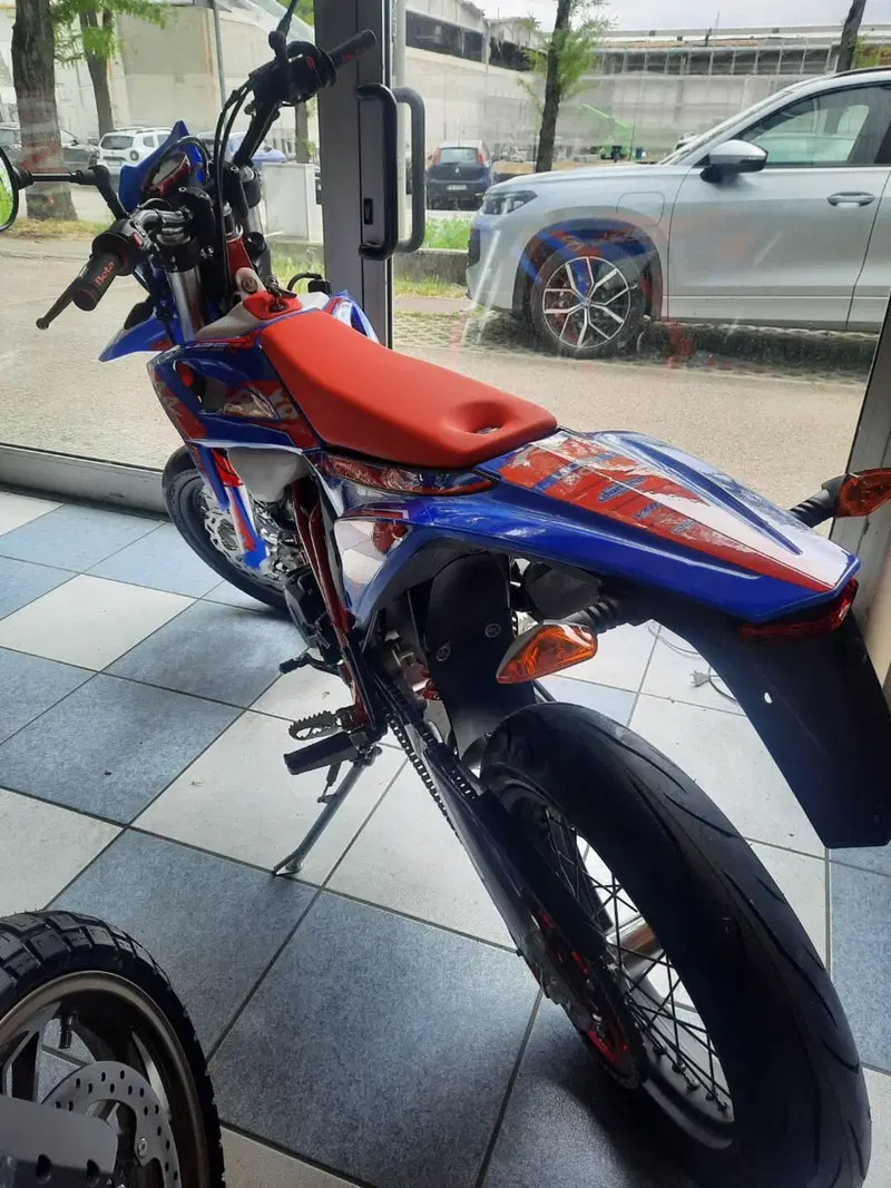 Betamotor RR 125 4T Motard R (2025 - 26) (2)