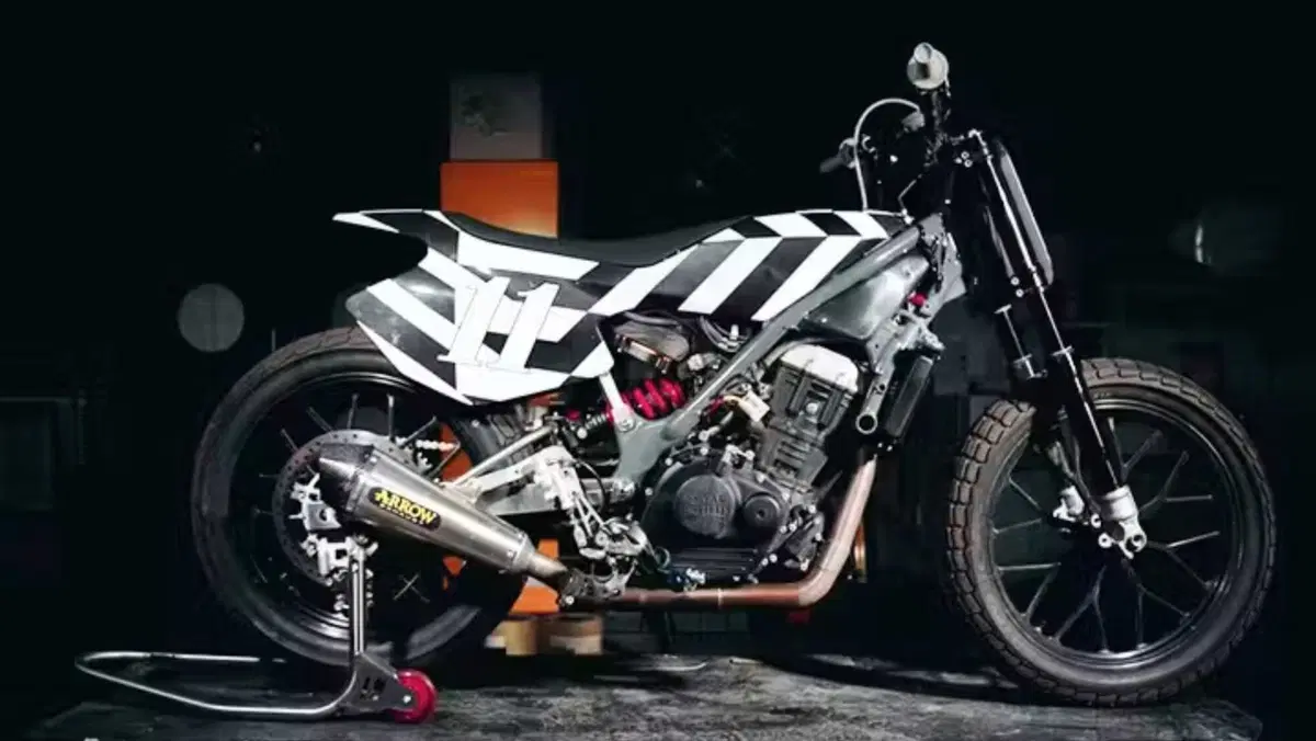 Royal Enfield entra nel Flat Track mondiale: presentata la Sherpa FT Mk2