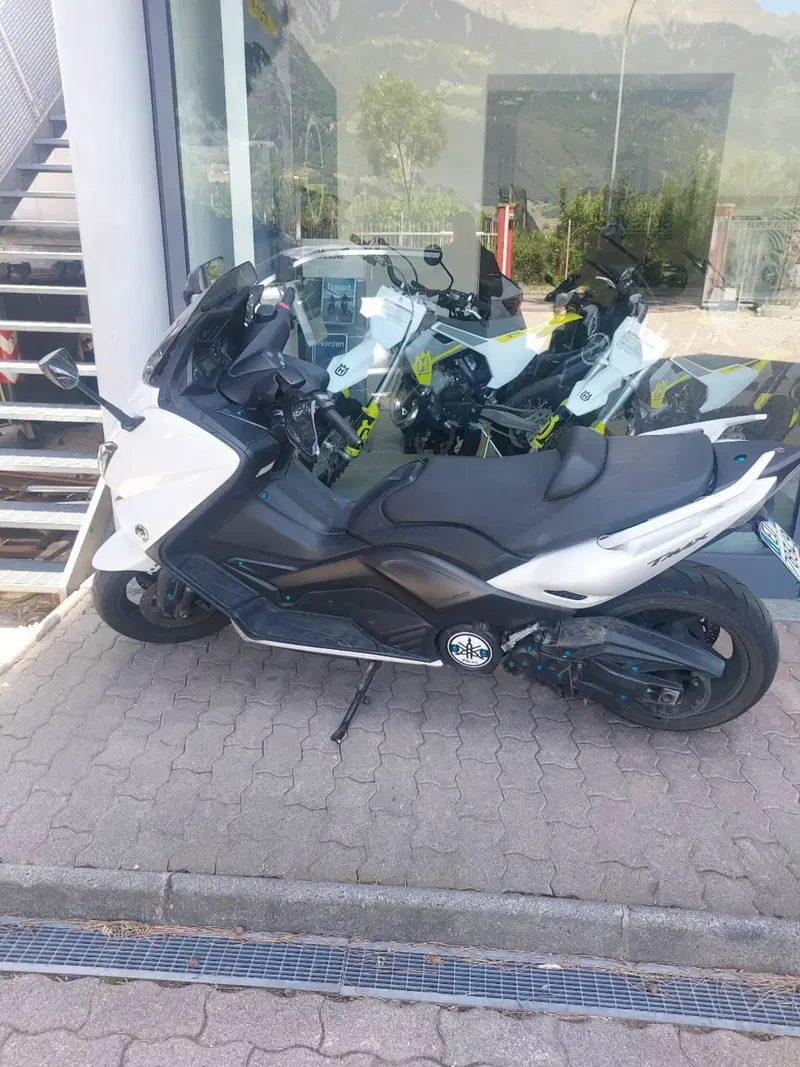 Yamaha T-Max 530 (2015 - 16)
