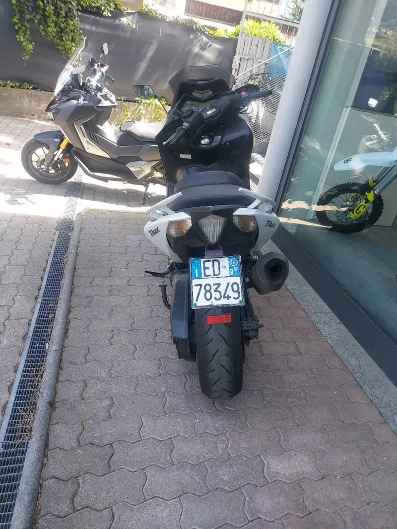 Yamaha T-Max 530 (2015 - 16) (3)