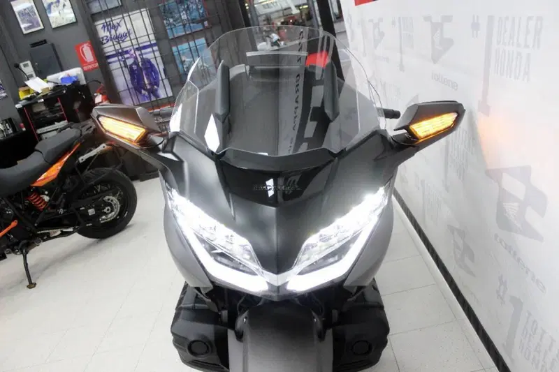 Honda GL 1800 Gold Wing 50° Anniversario (2025 - 26) (4)