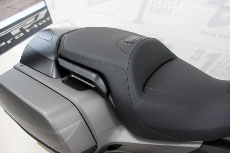 Honda GL 1800 Gold Wing 50° Anniversario (2025 - 26) (5)