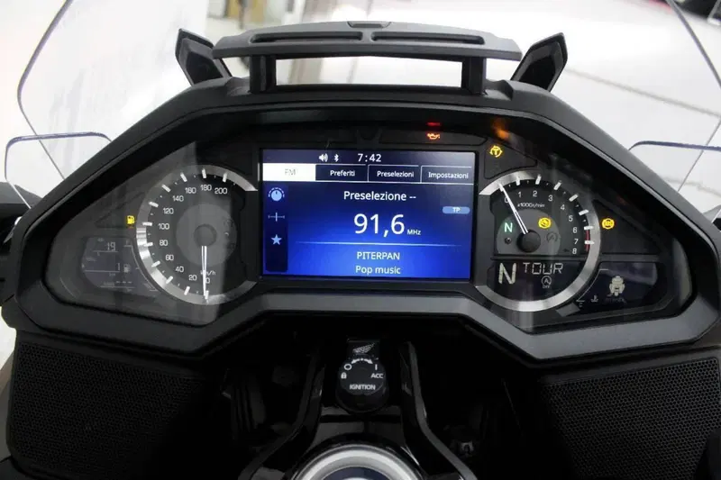 Honda GL 1800 Gold Wing 50° Anniversario (2025 - 26) (6)