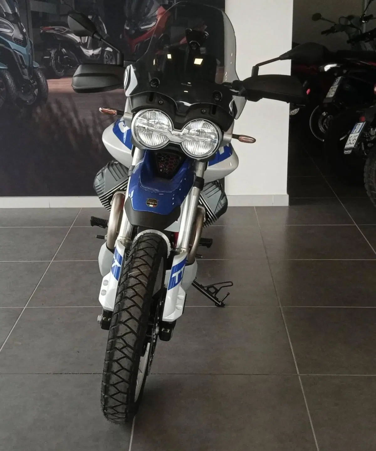 Moto Guzzi V85 TT (2024 - 26) (2)