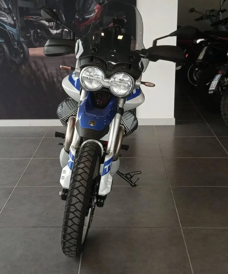 Moto Guzzi V85 TT (2024 - 26) (2)