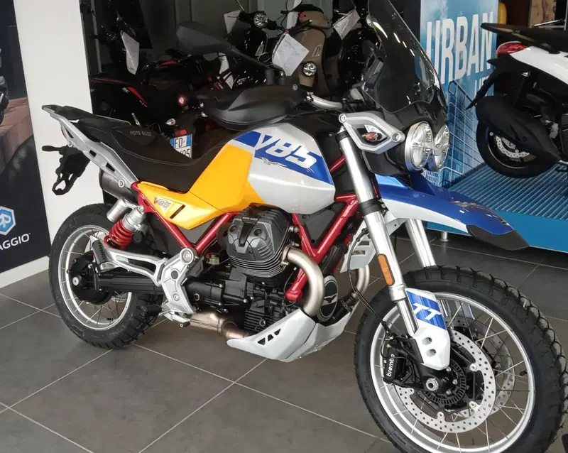 Moto Guzzi V85 TT (2024 - 26) (3)
