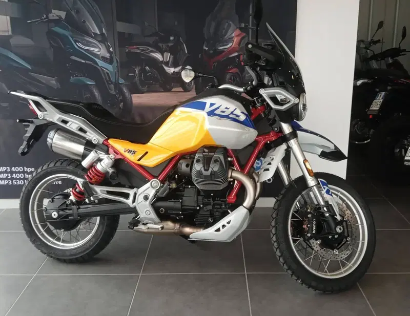 Moto Guzzi V85 TT (2024 - 26) (4)