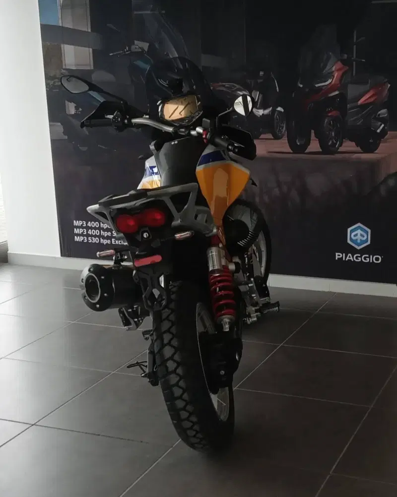 Moto Guzzi V85 TT (2024 - 26) (5)