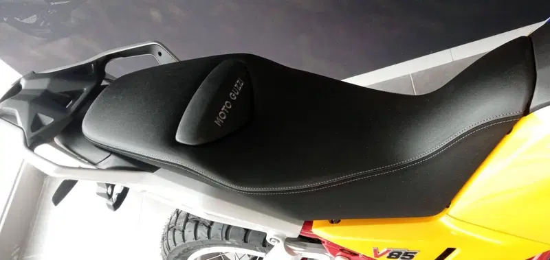 Moto Guzzi V85 TT (2024 - 26) (9)