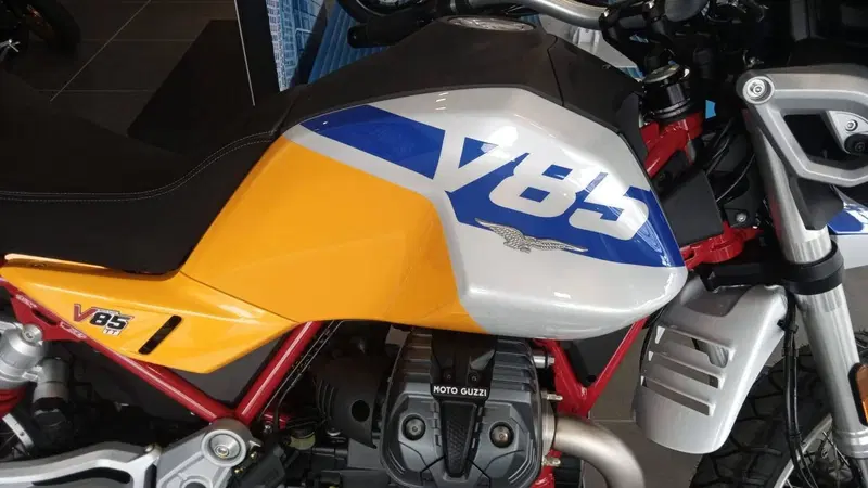 Moto Guzzi V85 TT (2024 - 26) (11)