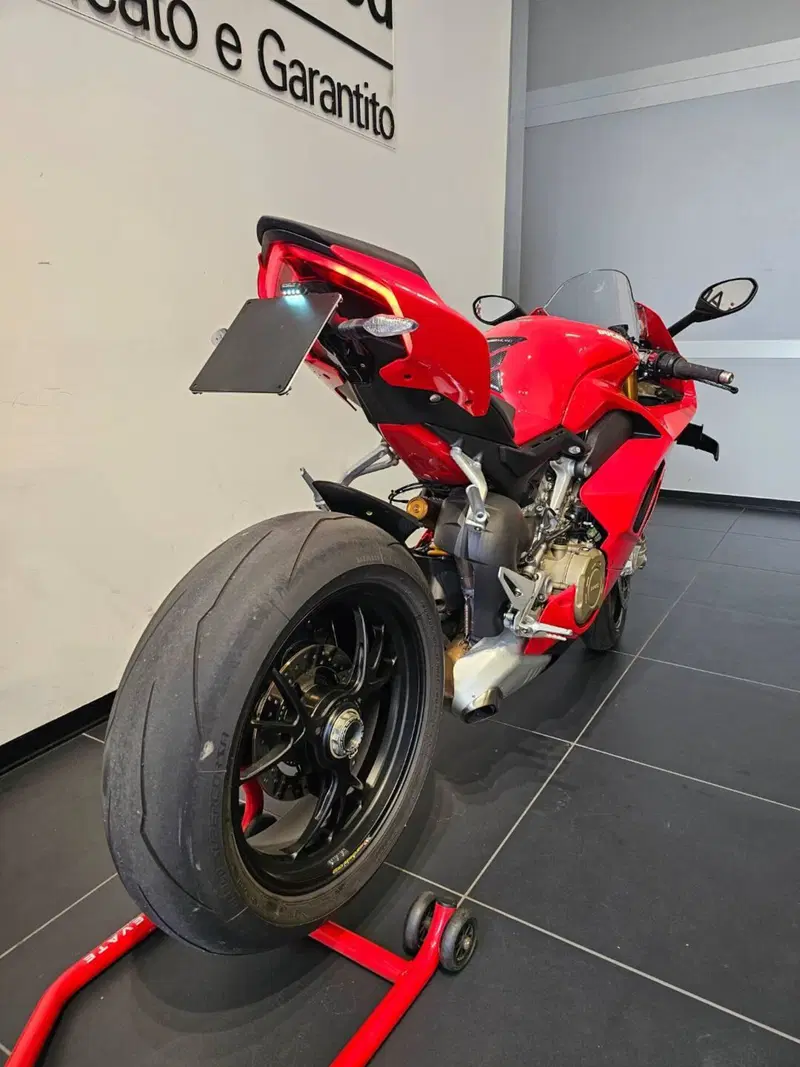 Ducati Panigale V4 S 1100 (2021) (4)
