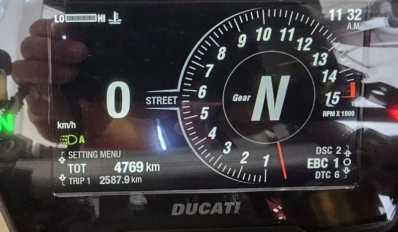 Ducati Panigale V4 S 1100 (2021) (6)