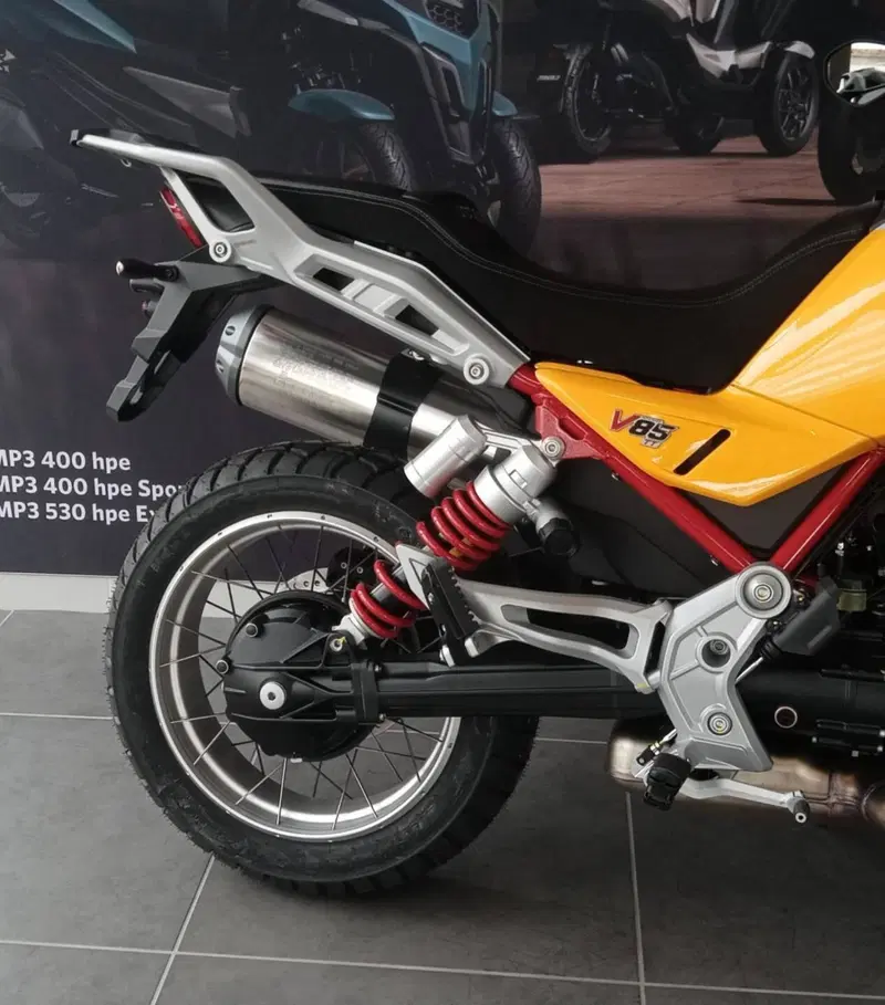 Moto Guzzi V85 TT (2024 - 26) (15)