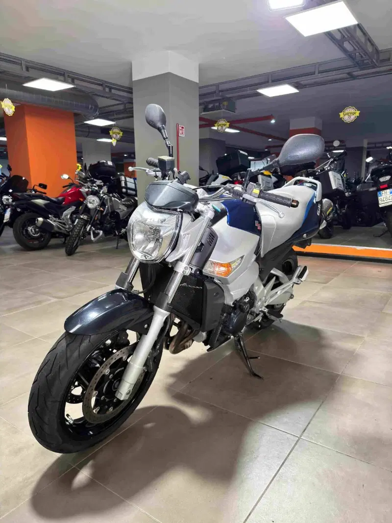 Suzuki GSR 600 (2006 - 11) (3)